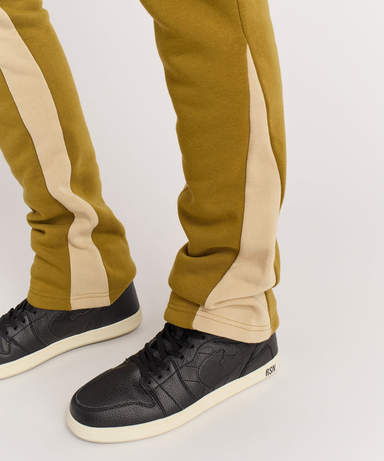 Stacked Fleece Sweatpant - Khaki