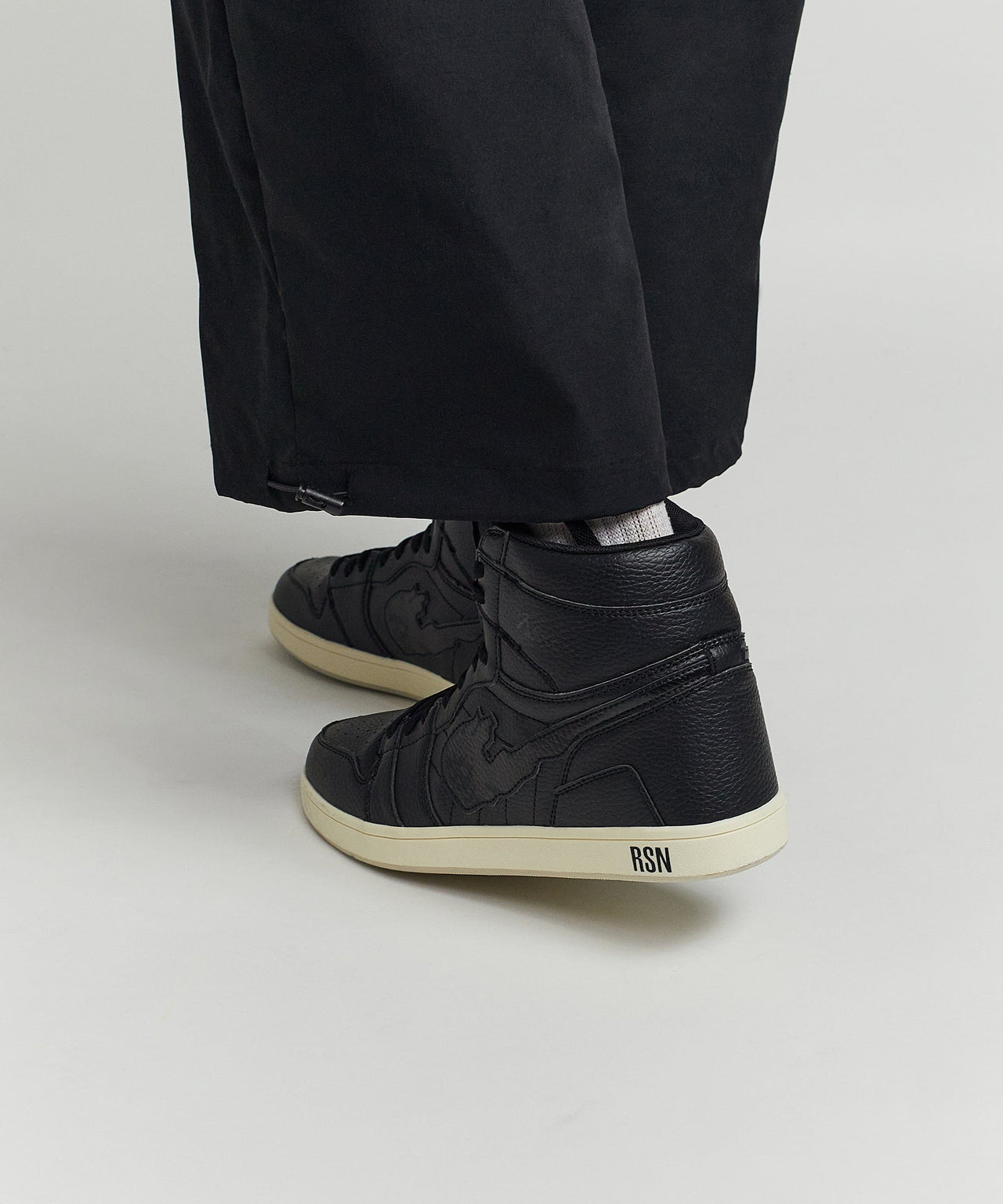 Flaming Skull Sneakers - Black